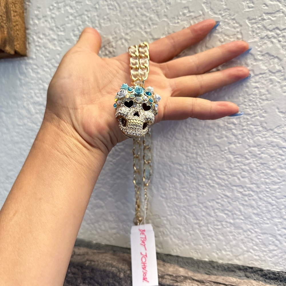 Betsey Johnson gold/white Ribbon Chain necklace. Crystal Sugar Skull Pendant - Picture 6 of 7
